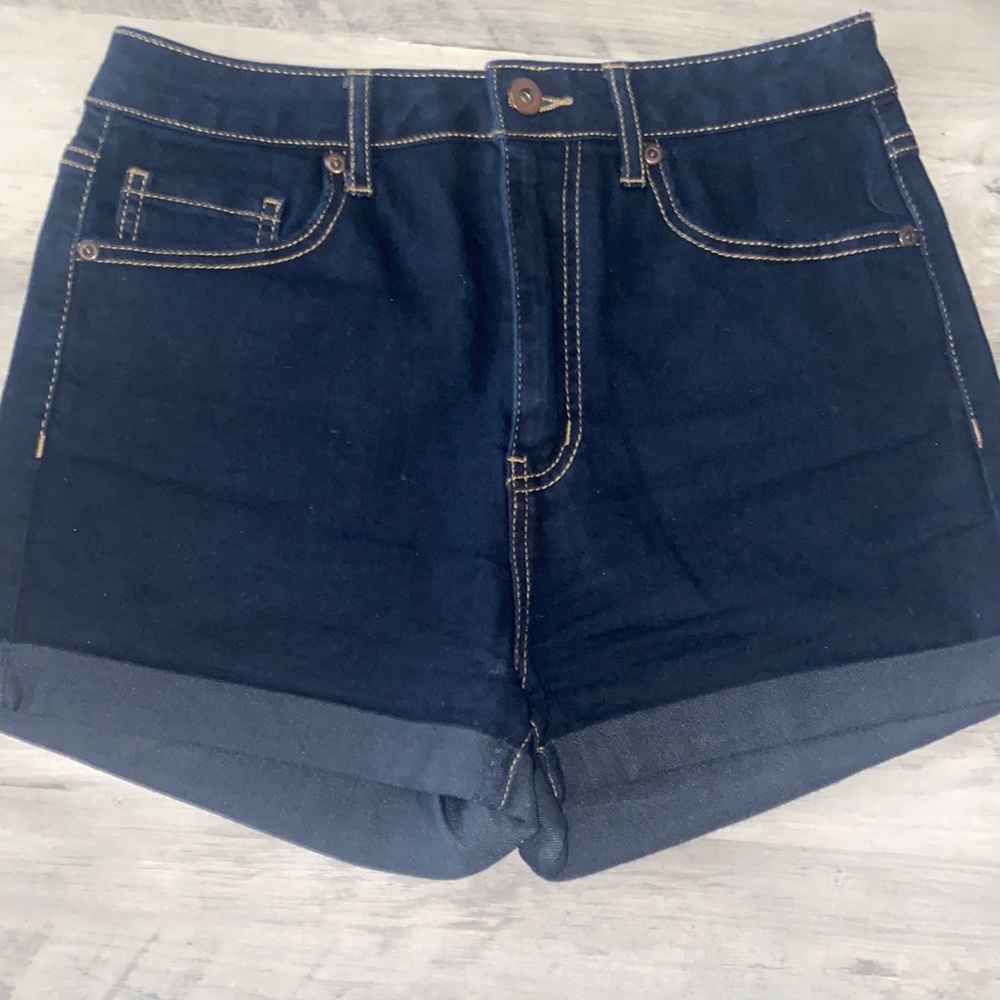 ❤️ $10 Flash Sale Forever 21 Cuffed Denim Shorts